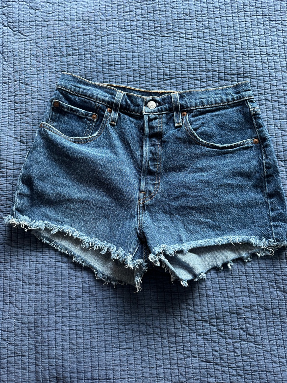 Levi’s Frayed Hem Denim Shorts in Dark Blue